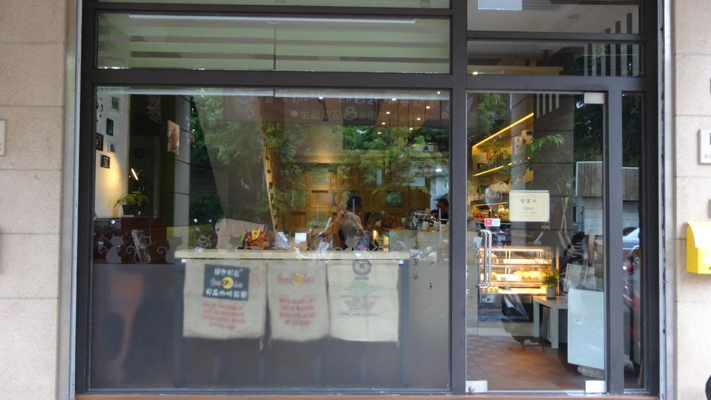 Meow G Cafe Hostel Kota Hualien Bagian luar foto