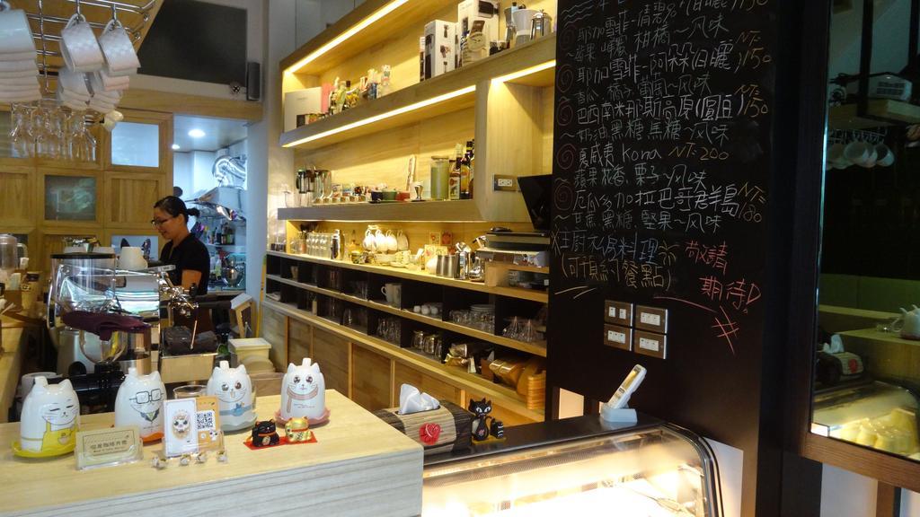 Meow G Cafe Hostel Kota Hualien Bagian luar foto