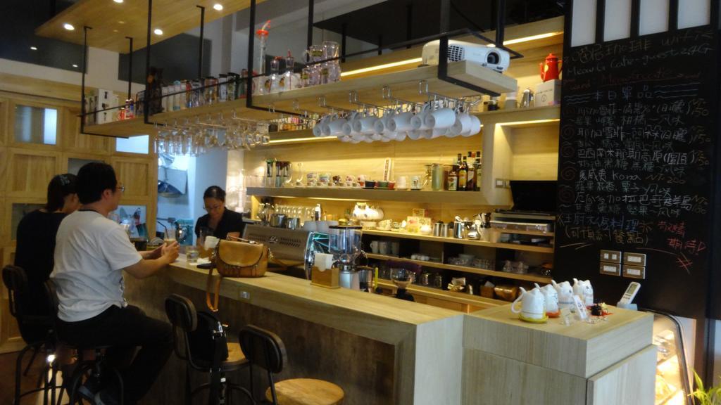 Meow G Cafe Hostel Kota Hualien Bagian luar foto